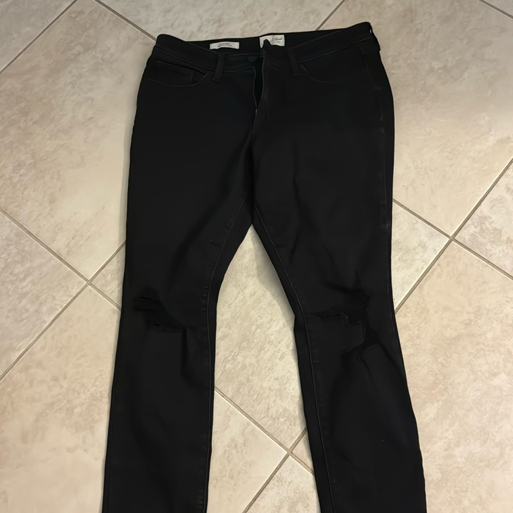 Universal Thread - image 1